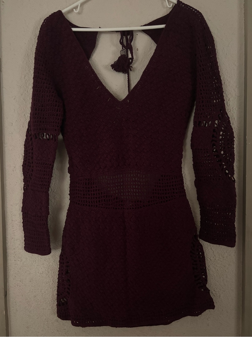 Flook Handmade Crochet V‑Neck Long Sleeve Backless Mini Dress in Burgundy